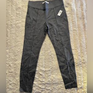 Old Navy STEVIE women’s pants size M. NWT NEVER WORN!